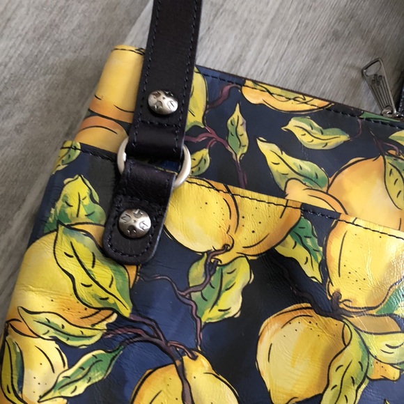 Patricia Nash Stipes Sling Crossbody 100% Leather Positano Limon Print NWOT - Picture 4 of 16